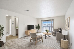 Seville Apartments in Kalamazoo, MI - Building Photo