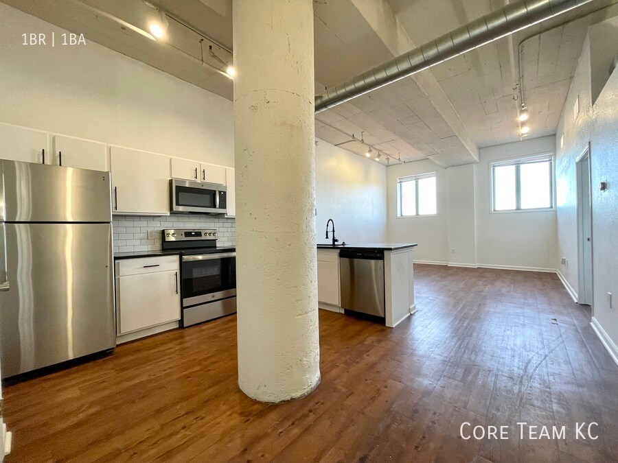 320 W 7th St in Kansas City, MO - Building Photo