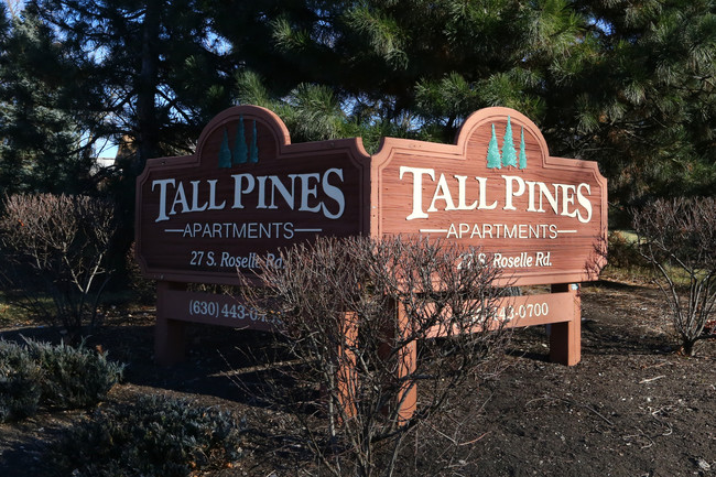 Tall Pines in Roselle, IL - Foto de edificio - Building Photo