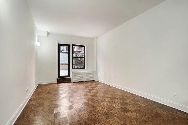 235 W 22nd St
