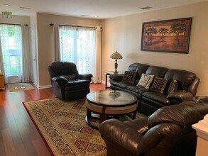 304 Harvest Ln in Monmouth Junction, NJ - Foto de edificio - Building Photo