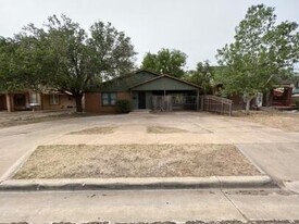 2318 18th St in Lubbock, TX - Building Photo