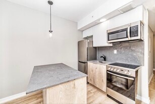 70 King Street East in Oshawa, ON - Building Photo