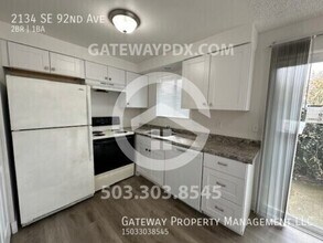 2134 SE 92nd Ave in Portland, OR - Foto de edificio - Building Photo