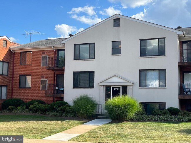 property at 125H Clubhouse Dr SW