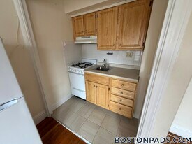 1152 Commonwealth Ave, Unit 12A in Boston, MA - Building Photo