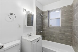 5423 W Quincy St, Unit 1 in Chicago, IL - Foto de edificio - Building Photo
