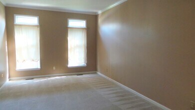 223 Oakland Dr in Burlington, NC - Building Photo - Building Photo