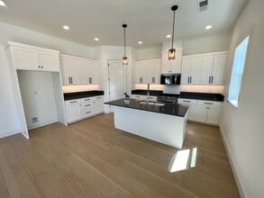 210 Bogey Ln in Eagle Point, OR - Building Photo - Building Photo