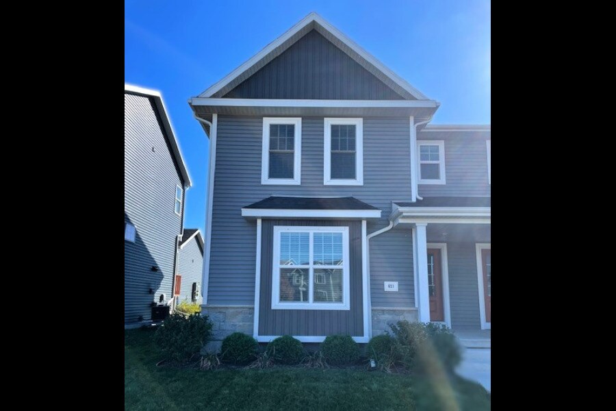 621 Hillcrest Dr in Waunakee, WI - Building Photo