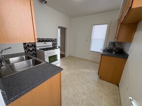 900 W Gift Ave in Peoria, IL - Building Photo - Building Photo