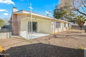 10182 Bon Aire Dr in El Paso, TX - Building Photo - Building Photo