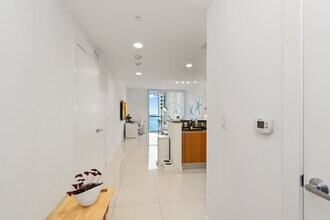 1060 Brickell Ave in Miami, FL - Foto de edificio - Building Photo