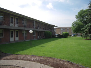 Oakwood Apartments in Chicago Heights, IL - Building Photo - Building Photo