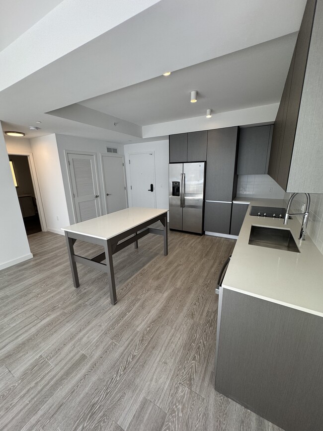 32 NW 27th St, Unit A3F in Miami, FL - Building Photo - Building Photo