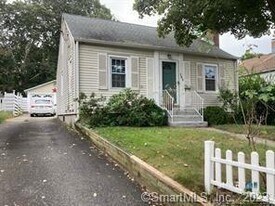 121 Clark St in Milford, CT - Building Photo