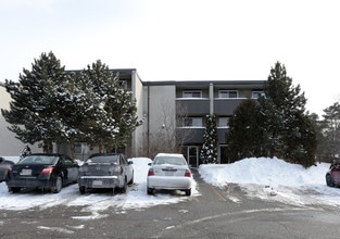 251 Erb St W in Waterloo, ON - Building Photo - Building Photo