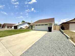 2382 Carlsbad Cir in Hemet, CA - Building Photo - Building Photo