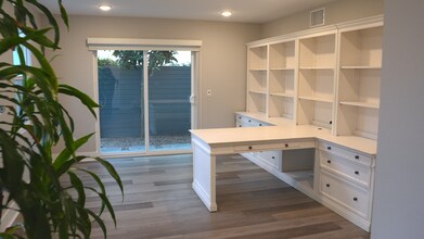 855 Home Ave in Carlsbad, CA - Foto de edificio - Building Photo