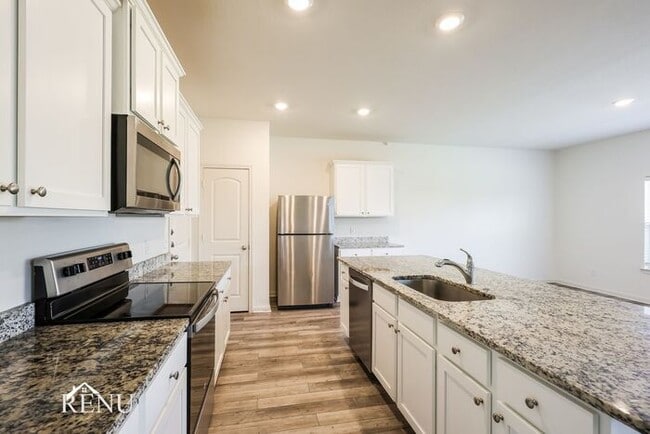 2827 Praline Ferry in Converse, TX - Foto de edificio - Building Photo