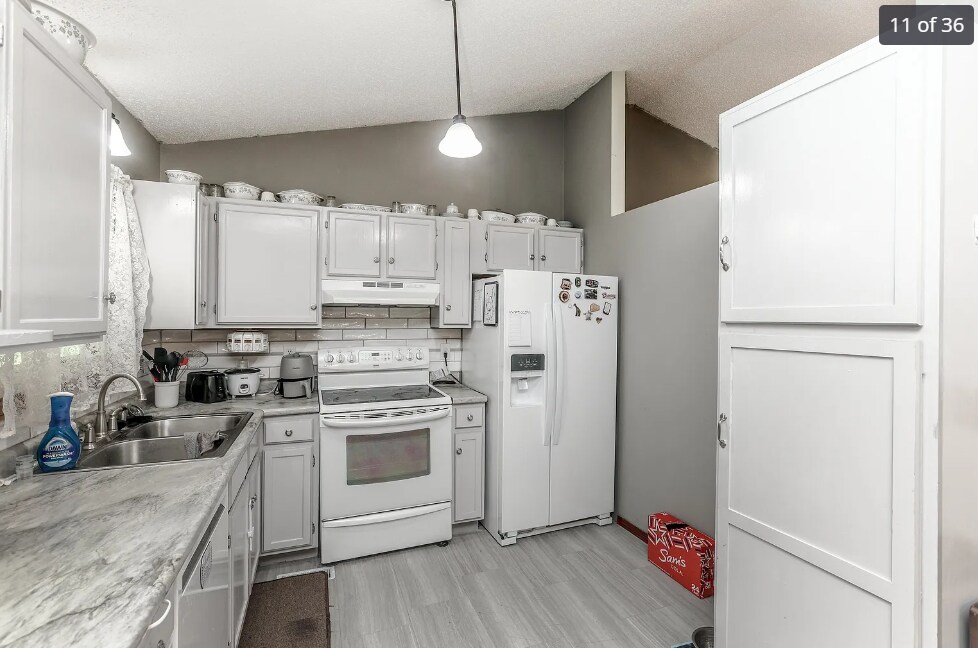 245 Cherokee Ct in Kechi, KS - Building Photo