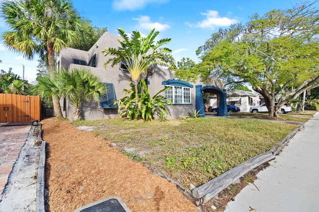 310 Columbia Dr in Lake Worth Beach, FL - Building Photo - Building Photo