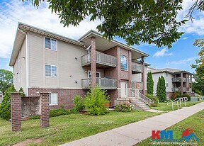 57 Westside Dr in Iowa City, IA - Building Photo