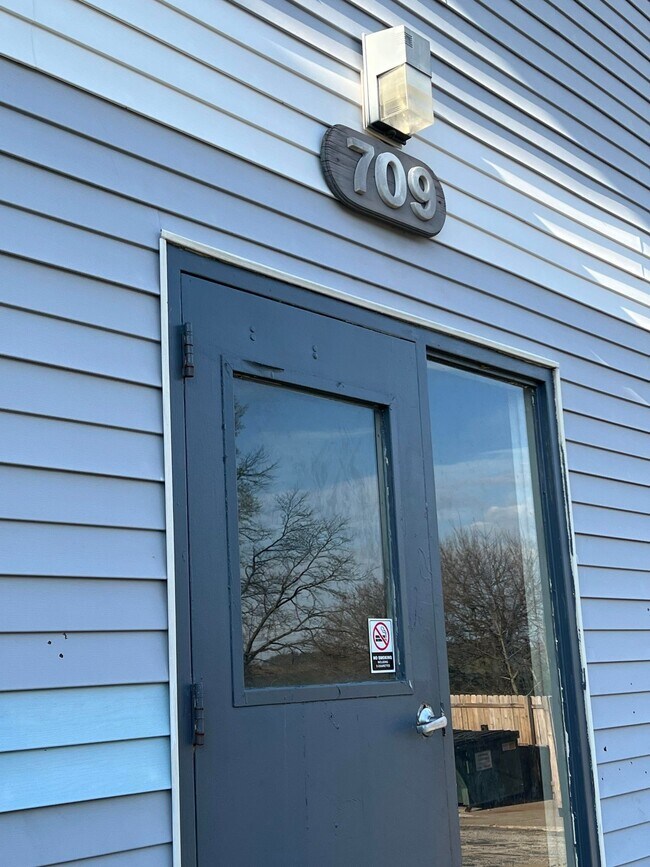 709 E Bullock St in Eureka, IL - Building Photo - Building Photo