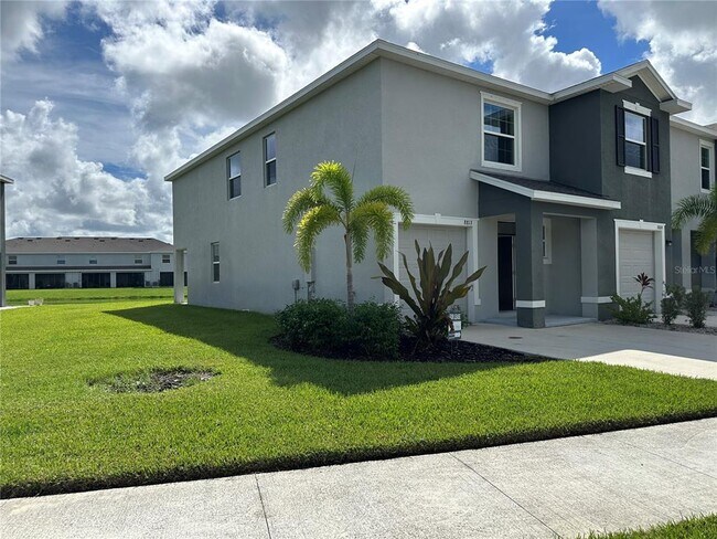 8813 Milestone Dr in Sarasota, FL - Building Photo - Building Photo