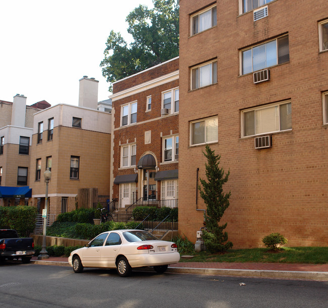 1712 Summit Pl NW in Washington, DC - Building Photo - Building Photo