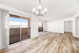 Alcott Apartments in Los Angeles, CA - Foto de edificio - Building Photo