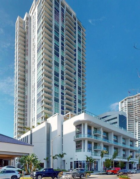 301 1st St S, Unit 806 in St. Petersburg, FL - Building Photo