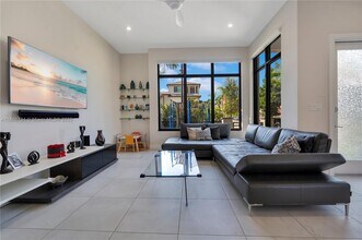 8279 NW 43rd St in Doral, FL - Building Photo - Building Photo