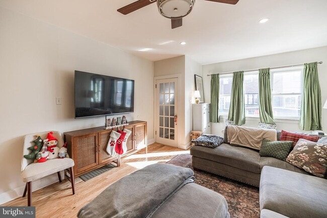 2978 E Thompson St in Philadelphia, PA - Building Photo - Building Photo