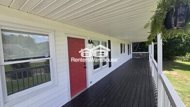 518 Riverside Rd in Sugar Hill, GA - Building Photo - Building Photo