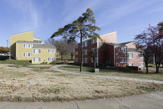 Vista Apartments at Summit Hill in Knoxville, TN - Foto de edificio - Building Photo