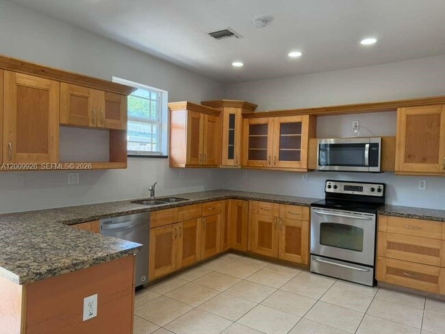 2209 Monroe St in Hollywood, FL - Building Photo - Building Photo