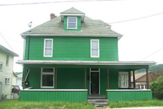 202 Dunkard Ave, Unit Apt 1 in Westover, WV - Foto de edificio - Building Photo