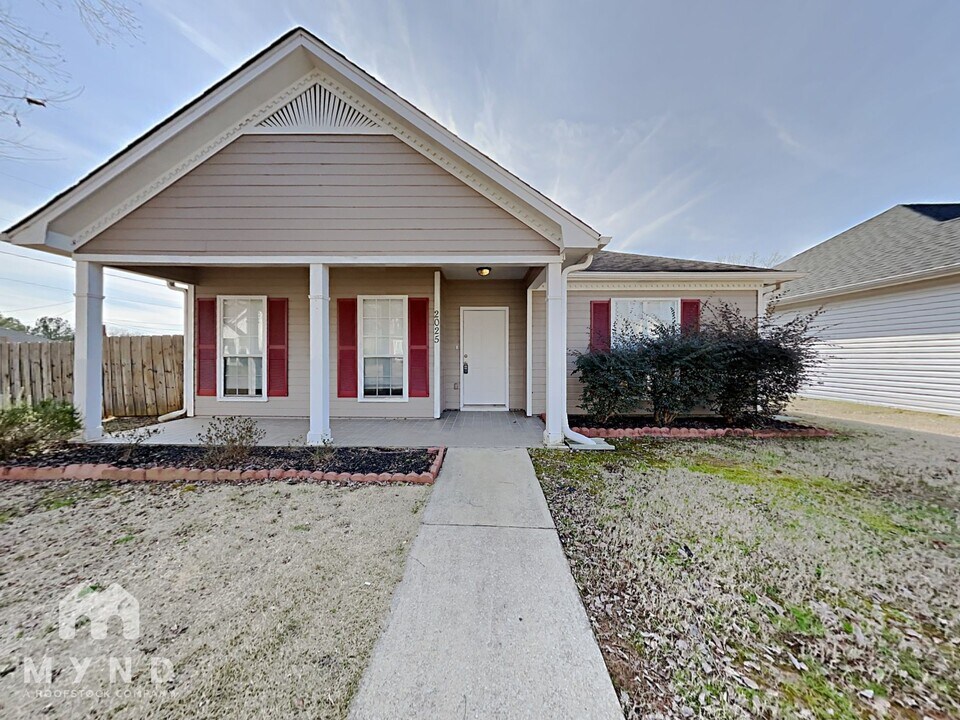 2025 Plantation Pkwy in Moody, AL - Building Photo