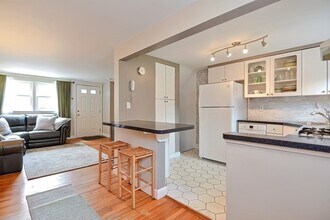 8 Regency Dr in Holliston, MA - Building Photo - Building Photo