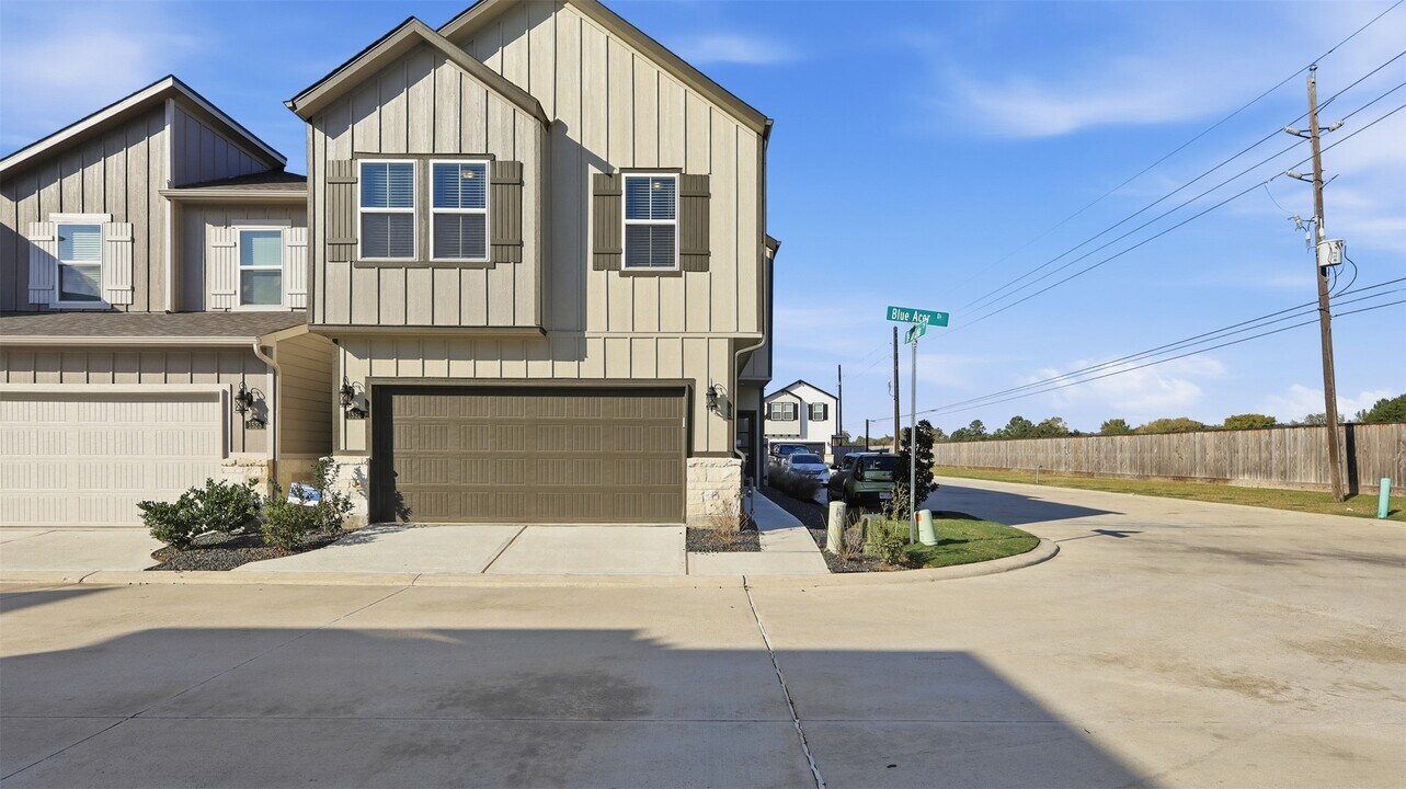 1525 Blue Acer Dr in Houston, TX - Building Photo