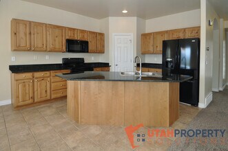 1967 Woodview Dr W in Lehi, UT - Building Photo - Building Photo