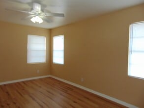 118 E Pine Dr in Marble Falls, TX - Building Photo - Building Photo