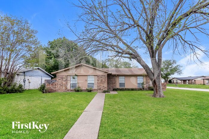 1933 Whitney Dr in Garland, TX - Building Photo