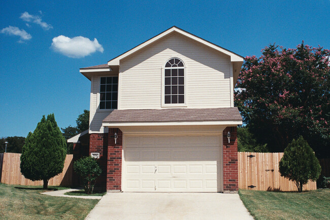 7556 Arbor Hill Dr in Fort Worth, TX - Building Photo - Building Photo