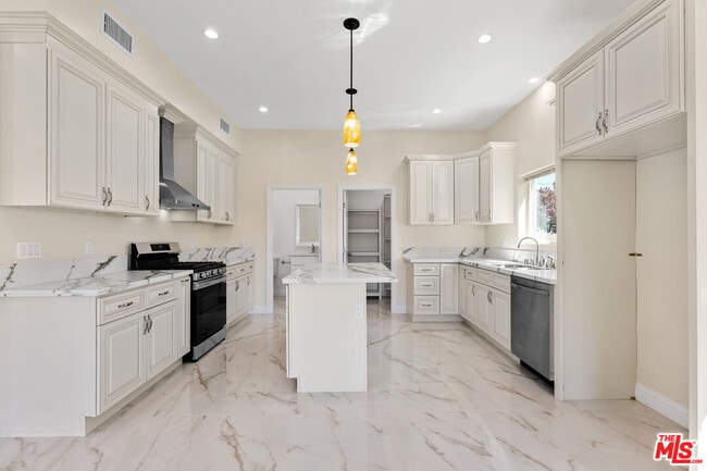 property at 11625 Haynes St