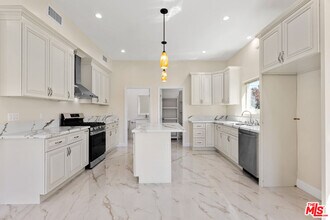 11625 Haynes St in Los Angeles, CA - Building Photo - Building Photo