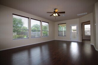 11516 McDows Hole Ln in Austin, TX - Foto de edificio - Building Photo