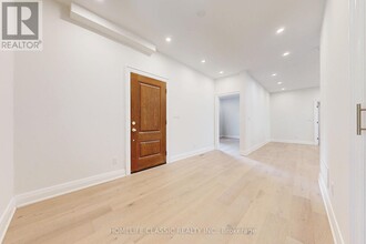 33 Centre St in Vaughan, ON - Building Photo - Building Photo
