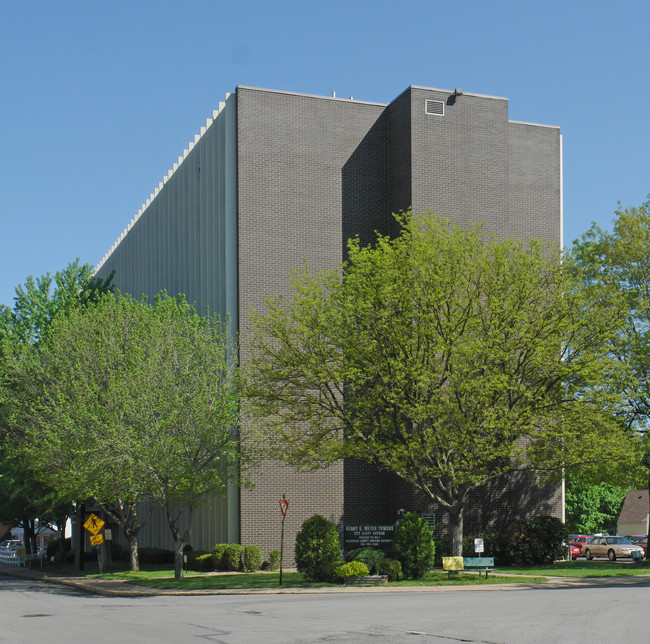 Henry E. Meyer Towers in Clearfield, PA - Foto de edificio - Building Photo